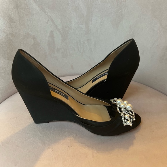 Nina Black Satin x Swarovski Brooch Pumps - Picture 3 of 6